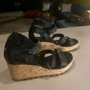 Like new Sorel wedge sandals